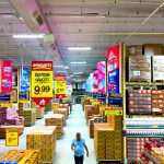 “A integração de painéis de LED e outras soluções digitais reforça o nosso compromisso em oferecer um ambiente dinâmico, intuitivo e ainda mais atrativo. A comunicação visual impactante e segmentada permite destacar ofertas e produtos de forma estratégica, criando uma jornada mais fluida e envolvente dentro da loja”, analisa Oliveira. 