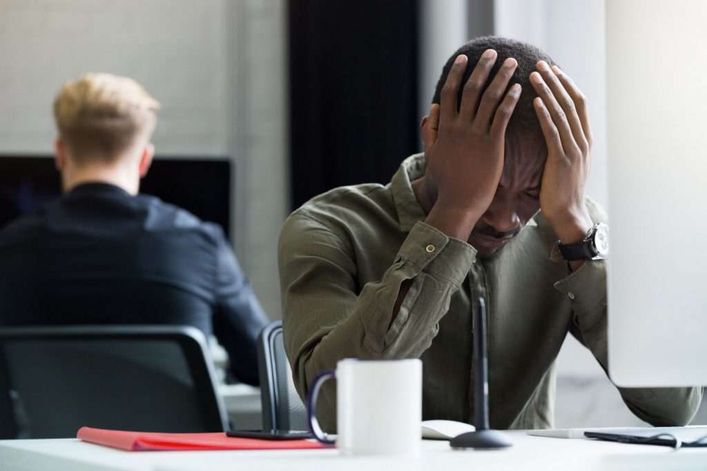 Empregados do varejo estão entre os mais vulneráveis ao sofrimento psicológico no trabalho