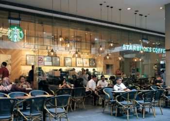 CEO da Starbucks exige mais comprometimento dos funcionários após demissões