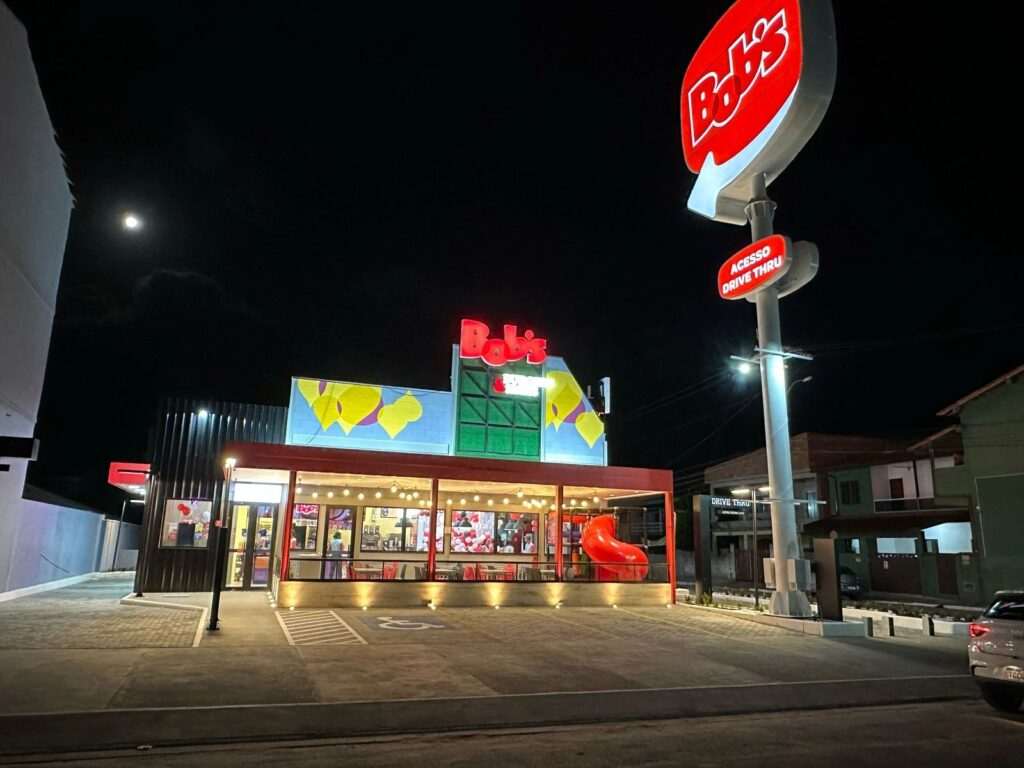 Bob's abre primeiro drive-thru em Cabo Frio