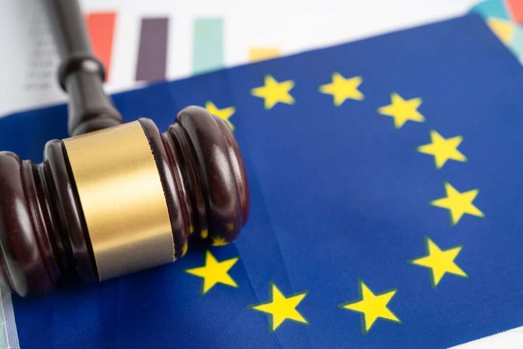 UE multa em € 700 milhões Apple e Meta em ação antitruste