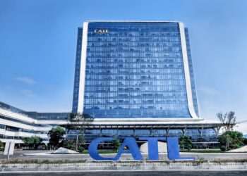 Gigante chinesa de baterias CATL dispara em estreia em Hong Kong, após maior IPO do ano