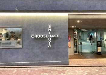 Choosebase Shibuya combina on e offline mirando gerações Y e Z