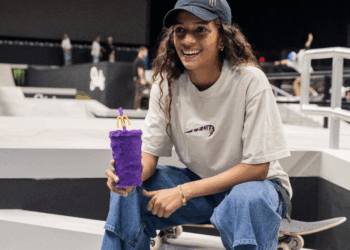 McDonald's relança Grimace em campanha protagonizada pela skatista Rayssa Leal