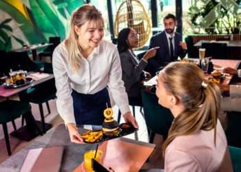 Foodservice aposta na cultura da hospitalidade para conquistar clientes e engajar equipes