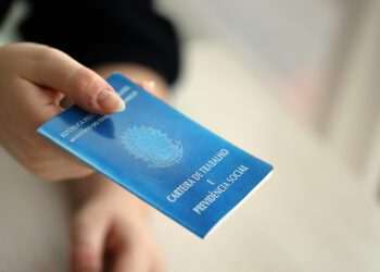 Taxa de desemprego fica em 6,6% no trimestre; CLT bate recorde