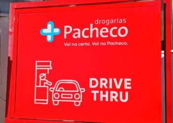 Drogarias Pacheco inaugura primeira unidade com sistema de drive-thru