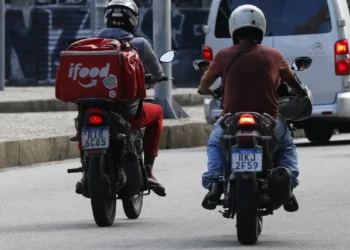 Mais de 32 milhões são autônomos informais ou trabalham sem carteira