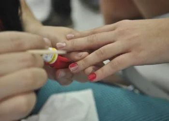 Serviços crescem 0,3% em março, na segunda alta seguida