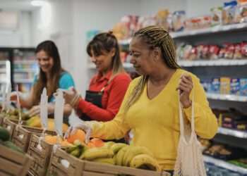 Vendas crescem em supermercados e restaurantes