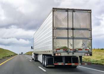 Preço do frete registra leve queda de 0,14% em abril, aponta Edenred Frete