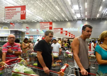 Intenção de consumo das famílias registra alta de 0,5% em junho