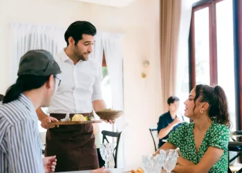 Luiza Trajano, Rogério Barreira e Adriana Auriemo debatem os rumos do varejo no Abiesv Insigths
