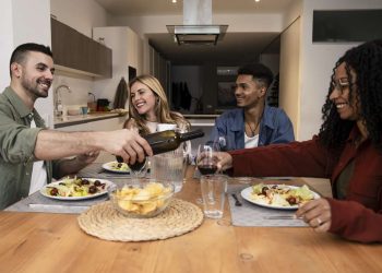 Consumo nos lares brasileiros avança 2,04% em maio ante abril, aponta Abras