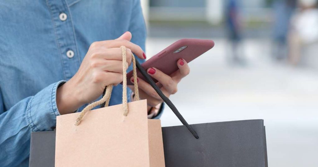 Estudo revela que 75% dos brasileiros usam apps para fazer compras no supermercado