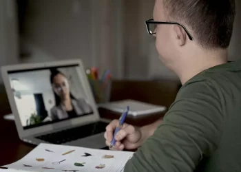 Cogna capta US$ 100 milhões com IFC para transformação digital da Kroton