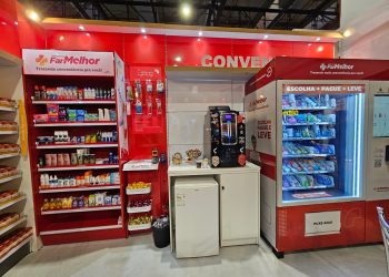 Rede de drogarias aposta em conveniência com vending machine e honest market