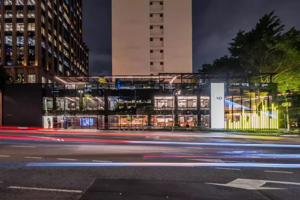 Flagship da XP em São Paulo transforma agência em hub de experiência