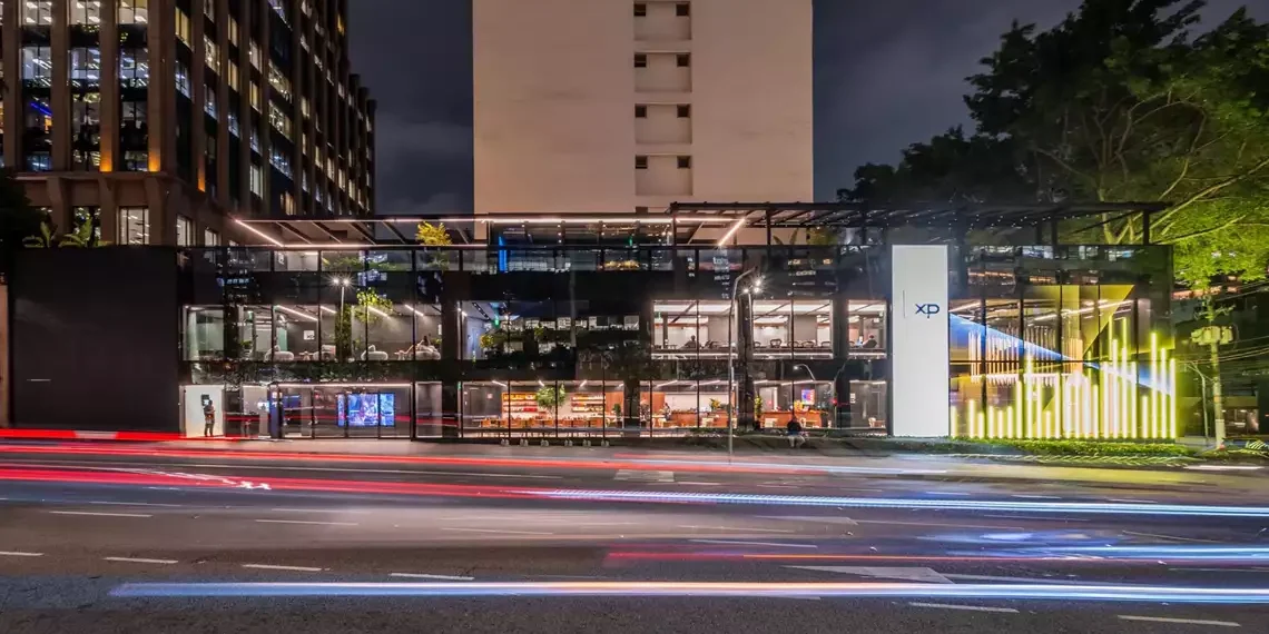 Flagship da XP em São Paulo transforma agência em hub de experiência