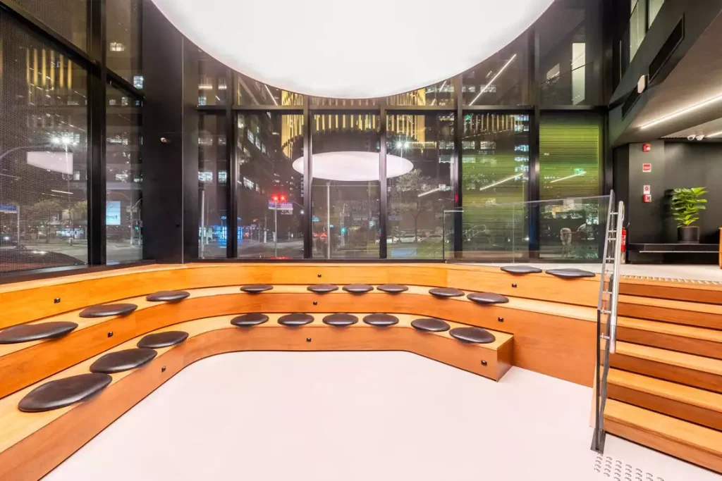 Flagship da XP em São Paulo transforma agência em hub de experiência