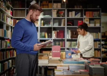 Mercado de livros começa o ano com receita 3,3% maior sobre 2024 e tem TikTok como aliado