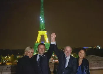 Lula diz que empresários franceses e brasileiros precisam lançar plano de metas e aumentar comércio