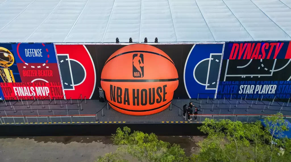 NBA House 2025 vira vitrine para ativações de Hellmann’s, Sadia, TNT e Hennessy