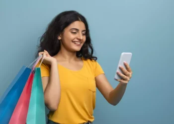 Adeus ao site tradicional: compras online migram para as redes sociais