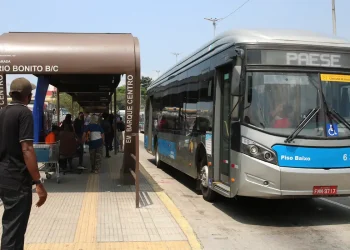 O volume de serviços no País cresceu 0,2% em abril deste ano, na comparação com o mês anterior. É a terceira alta consecutiva do indicador, que já havia crescido 0,4% em março e 0,9% em fevereiro. Os dados da Pesquisa