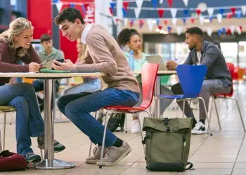 Marmitas, Ozempic, delivery e mais: os desafios dos shoppings às transformações no foodservice