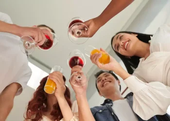 Walmart, Google, Meta e produtores de bebidas se unem por consumo responsável do álcool