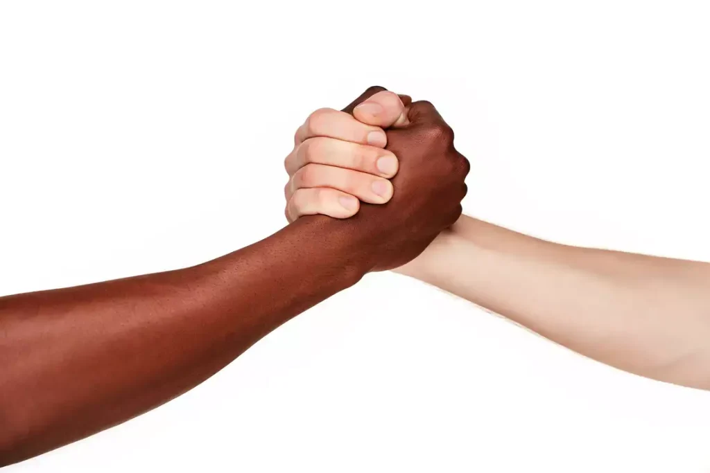 Dona das marcas Raia e Drogasil adere a programa de combate ao racismo