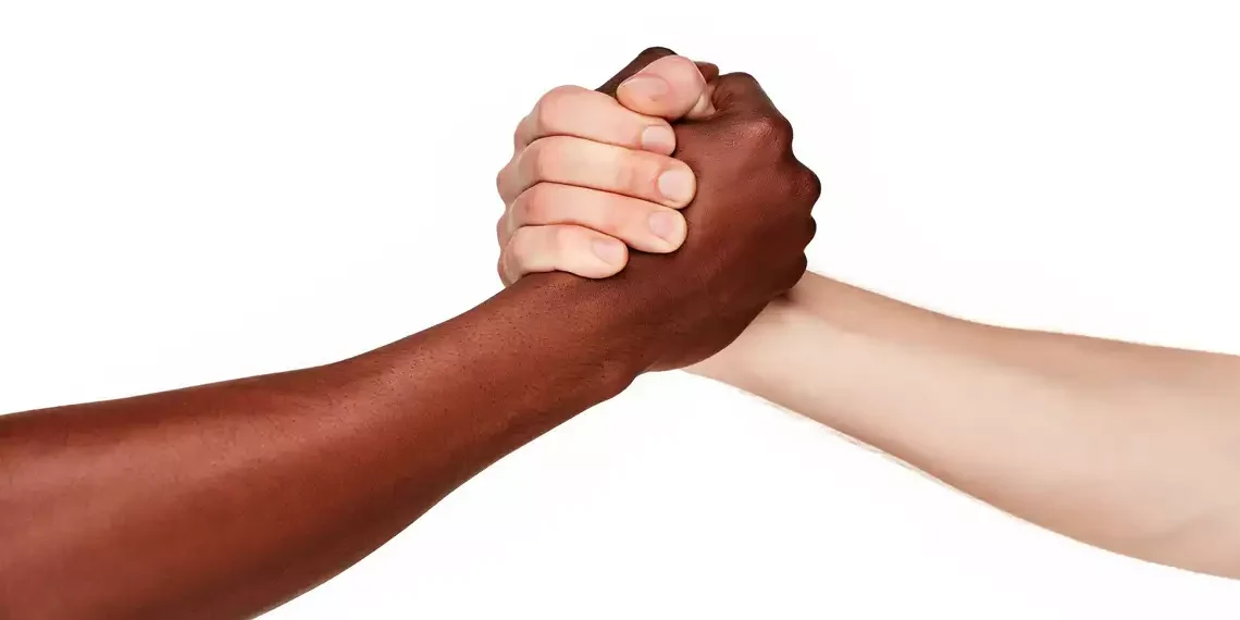 Dona das marcas Raia e Drogasil adere a programa de combate ao racismo