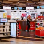 Fachadas vivas exibem campanhas de acordo com o público de cada voo no Galeão