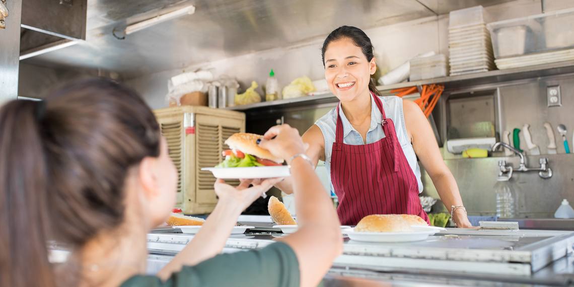 Foodservice cresce 6,7% em maio, mas queda nas transações revela consumidor mais seletivo