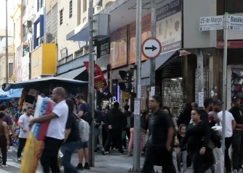 Pirataria é fiscalizada e combatida, dizem lojistas da 25 de Março