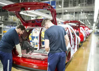 Indústria cai 0,5% em maio e recua pelo segundo mês seguido