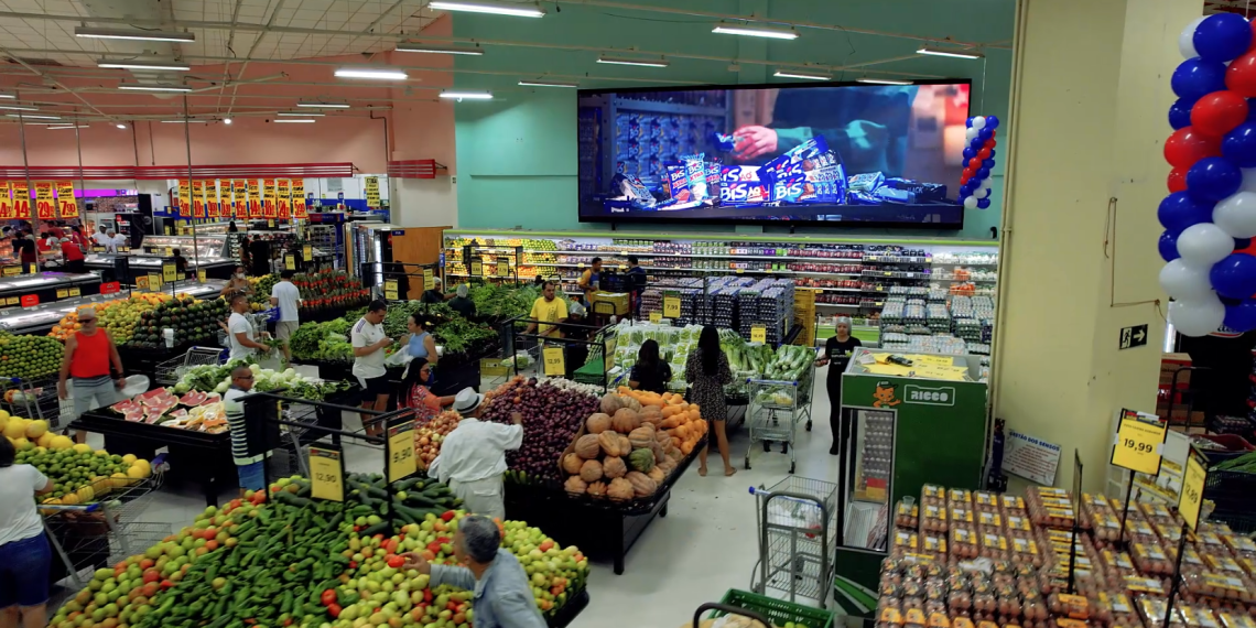 Grupo Mateus prevê instalação painéis digitais em 100 unidades