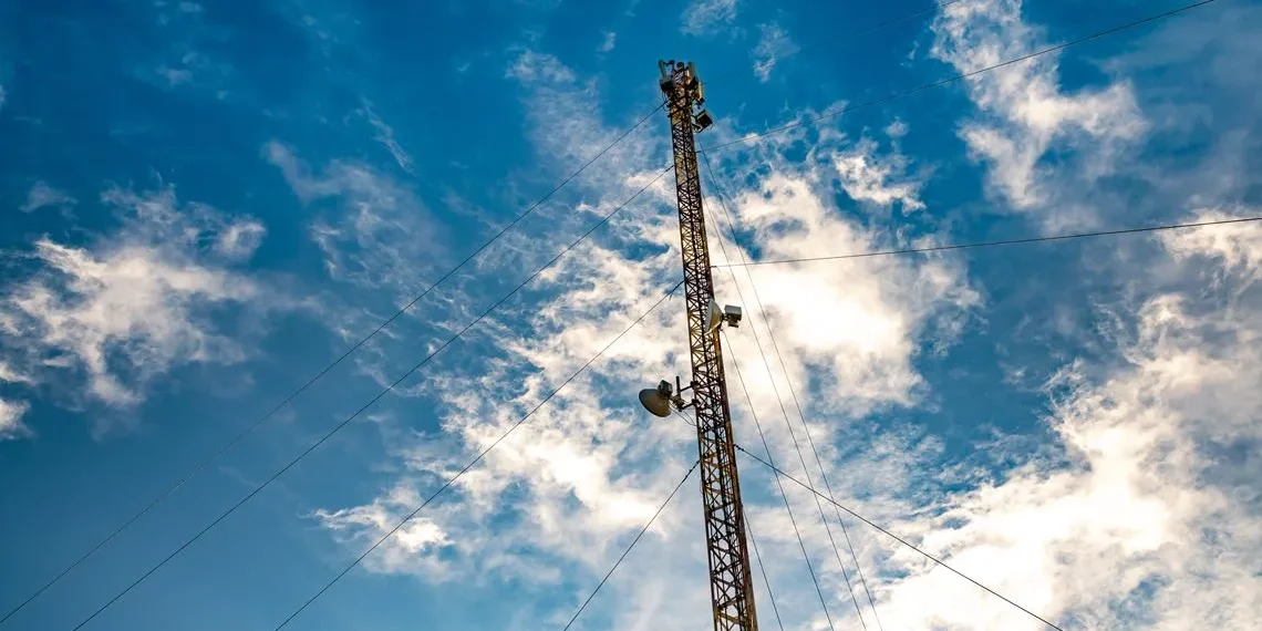 Operadoras erguem torre de telefonia em ilha remota, na região de Belém, como legado da COP